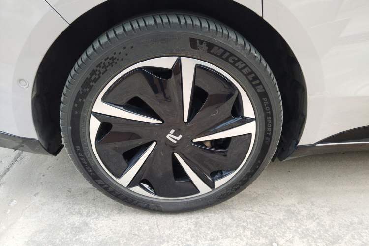 Used Rising F7 2023 Advanced Edition
