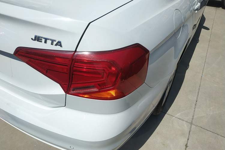 Used Volkswagen Jetta 2019 Dream Edition 1.4L Manual Fashion Version
