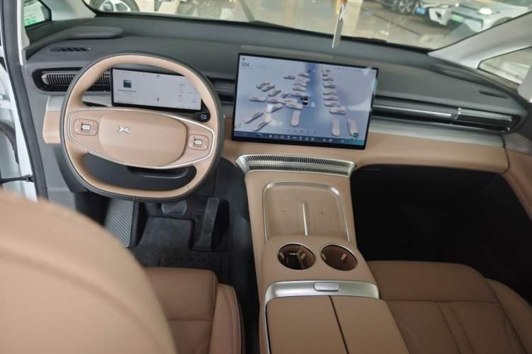 Used XPeng X9 2025 740 Ultra-Long Range Max Center Console