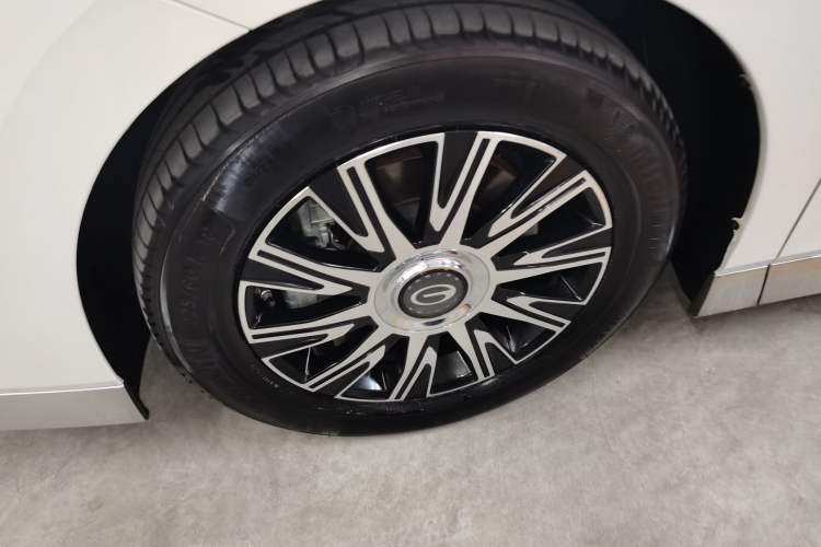 Used GAC Trumpchi E9 2023 E9 Master Model Left Front Wheel Hub