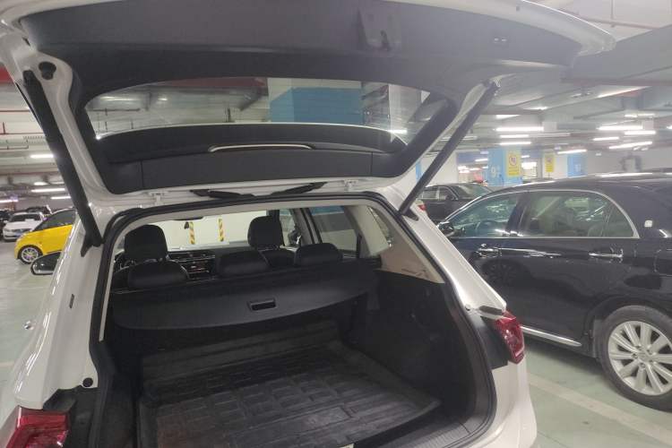 Used Volkswagen Tiguan L 2020 330TSI Automatic Two-Wheel Drive R-Line Flagship Version China VI Standard Trunk