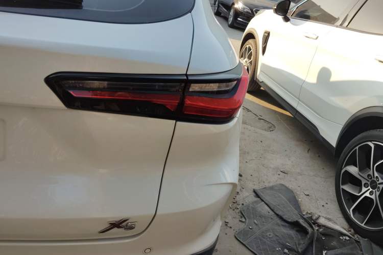 Used CHANGAN OSHAN X5 2021 Revised Version 1.6L Manual Luxury Edition
