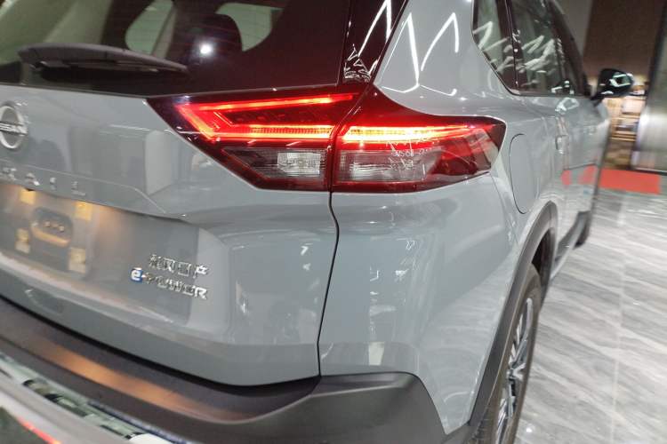 Used Nissan X-Trail 2023 e-POWER Ultra-Hybrid Dual-Motor All-Wheel-Drive Luxury Edition Right Rear Taillight