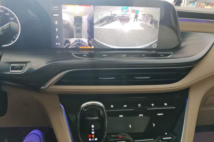 Used Buick GL8 2022 ES Landtrek 653T Luxury Edition