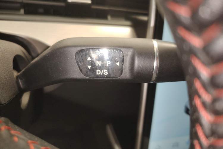 Used NETA V 2022 Long-Range Industry Custom Edition Gear Lever