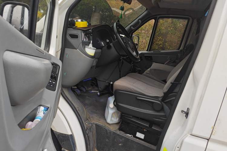 Used Foton Toano 2020 2.5T Manual Tongtu Short Wheelbase Mid-Roof 5/6-Seater 4J25TC3
