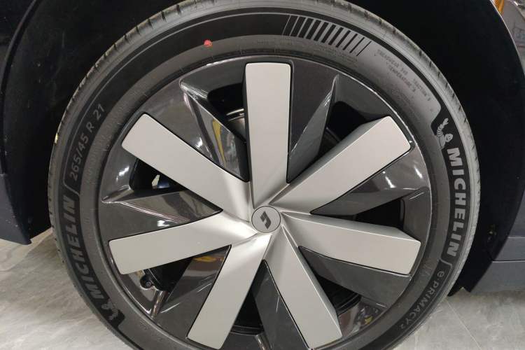 Used Li Auto Li Auto i6 2025 Model Four-Wheel-Drive Standard Type
