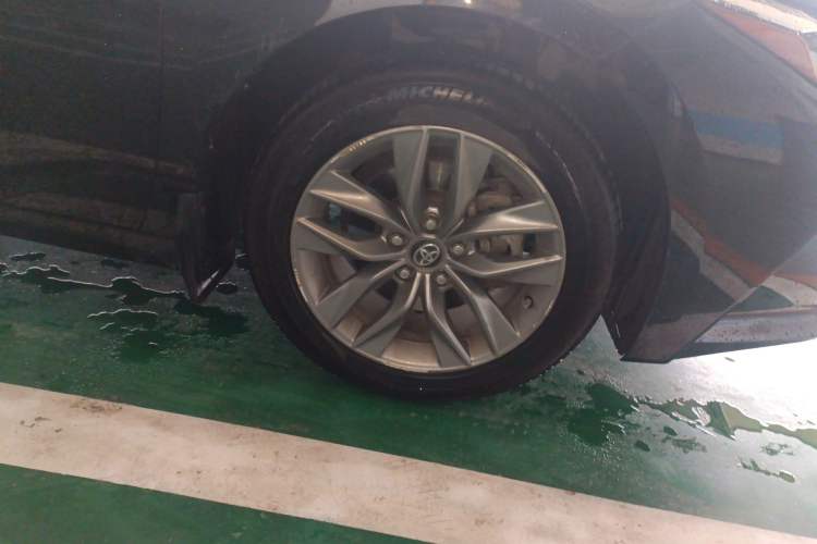 Used Toyota Avalon 2022 2.0L Luxury Edition Right Front Wheel Hub