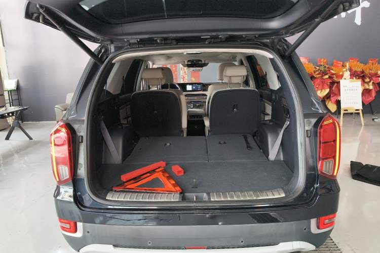 Used Hyundai Palisade 2021 3.5L Automatic 4x4 GLS Trunk