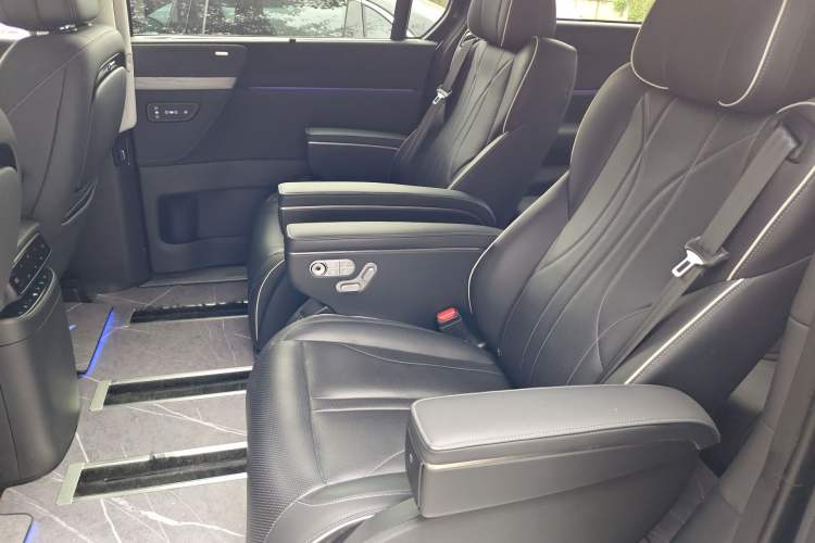 Used XPeng X9 2024 702 Ultra-Long Range Max Left Rear Seat