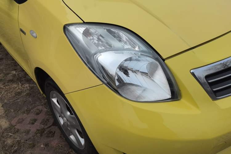 Used Toyota Yaris 2011 1.6E Automatic Charm Edition Right Front Headlight