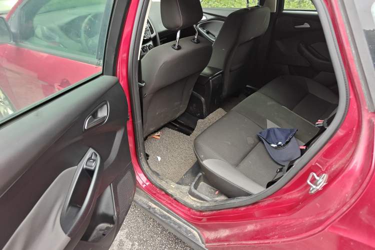 Used Ford Focus 2012 Hatchback 1.6L Manual Comfort Model
