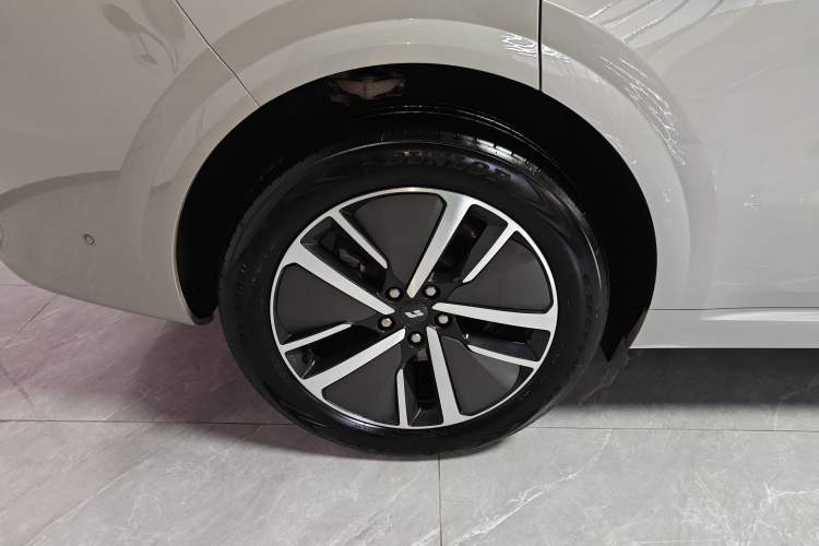 Used Li Auto L6 2024 Pro Model Right Rear Wheel Hub