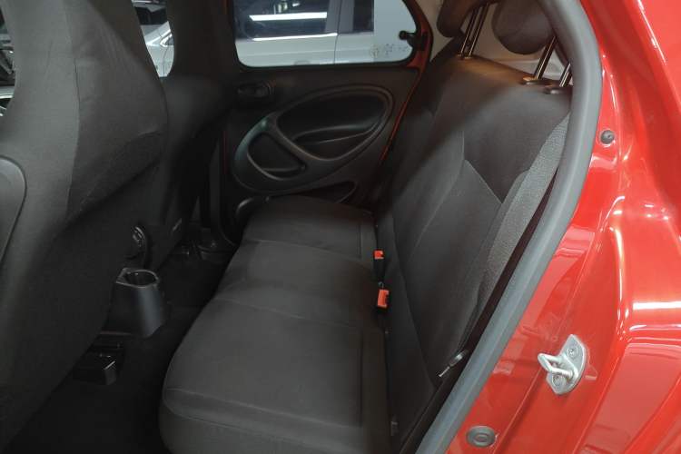 Used smart forfour 2018 1.0L 52 kW Dynamic Edition Left Rear Seat