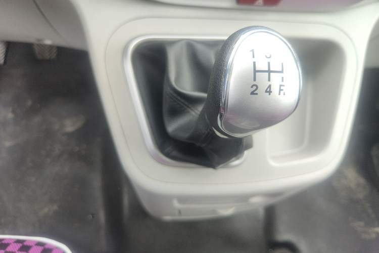 Used JAC Refine M3 2021 PLUS 1.8L 2-Seat Shuttle Version Gear Lever