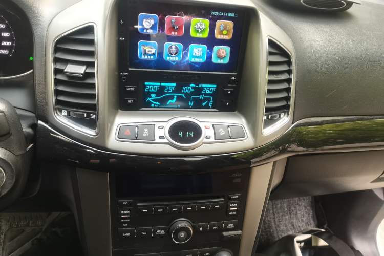 Used Chevrolet Captiva 2015 2.4L 4x4 Flagship Edition 7-Seater Audio And AC Panel