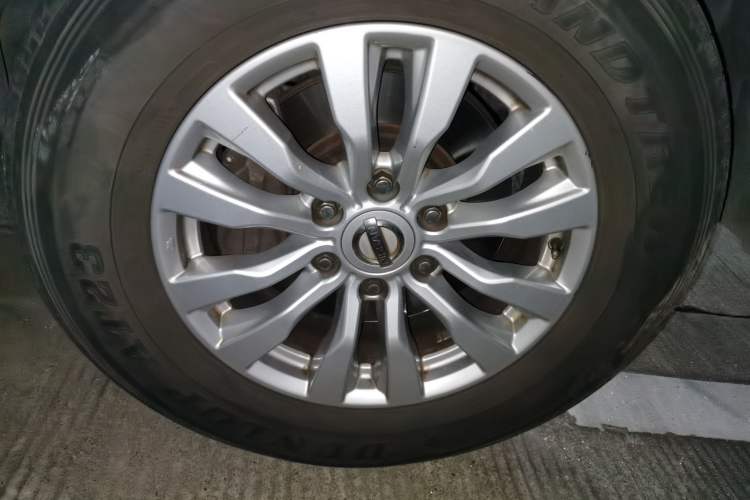 Used Nissan Patrol  Right Front Wheel Hub