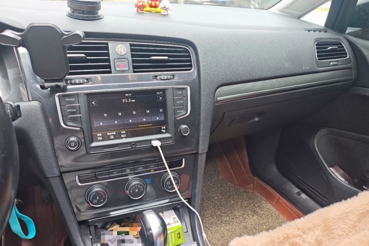 Used Volkswagen Golf 2017 230TSI Automatic Comfort Edition – Celebrating Milestone of One Million Units Audio And AC Panel