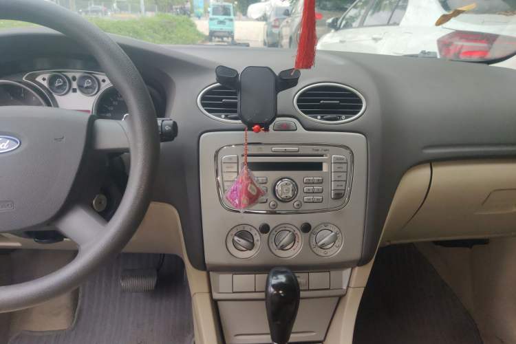 Used Ford Focus 2009 Sedan 1.8L Automatic Fashion Edition Audio And AC Panel