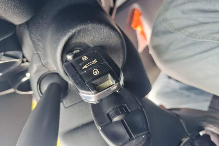 Used Peugeot 3008 2015 2.0L Automatic Trend Edition Vehicle Key