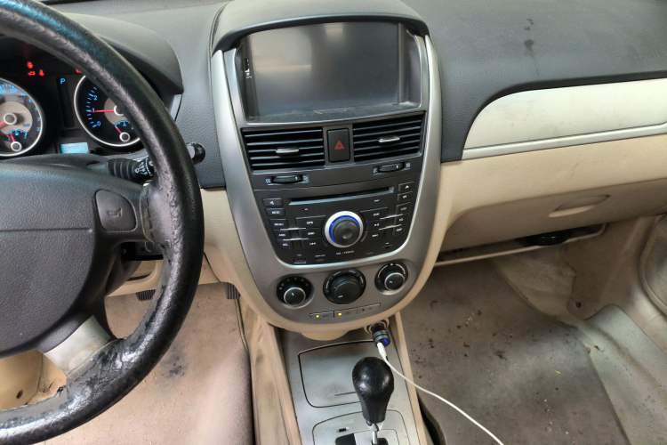 Used Buick Excelle 2011 1.6LX-AT Audio And AC Panel