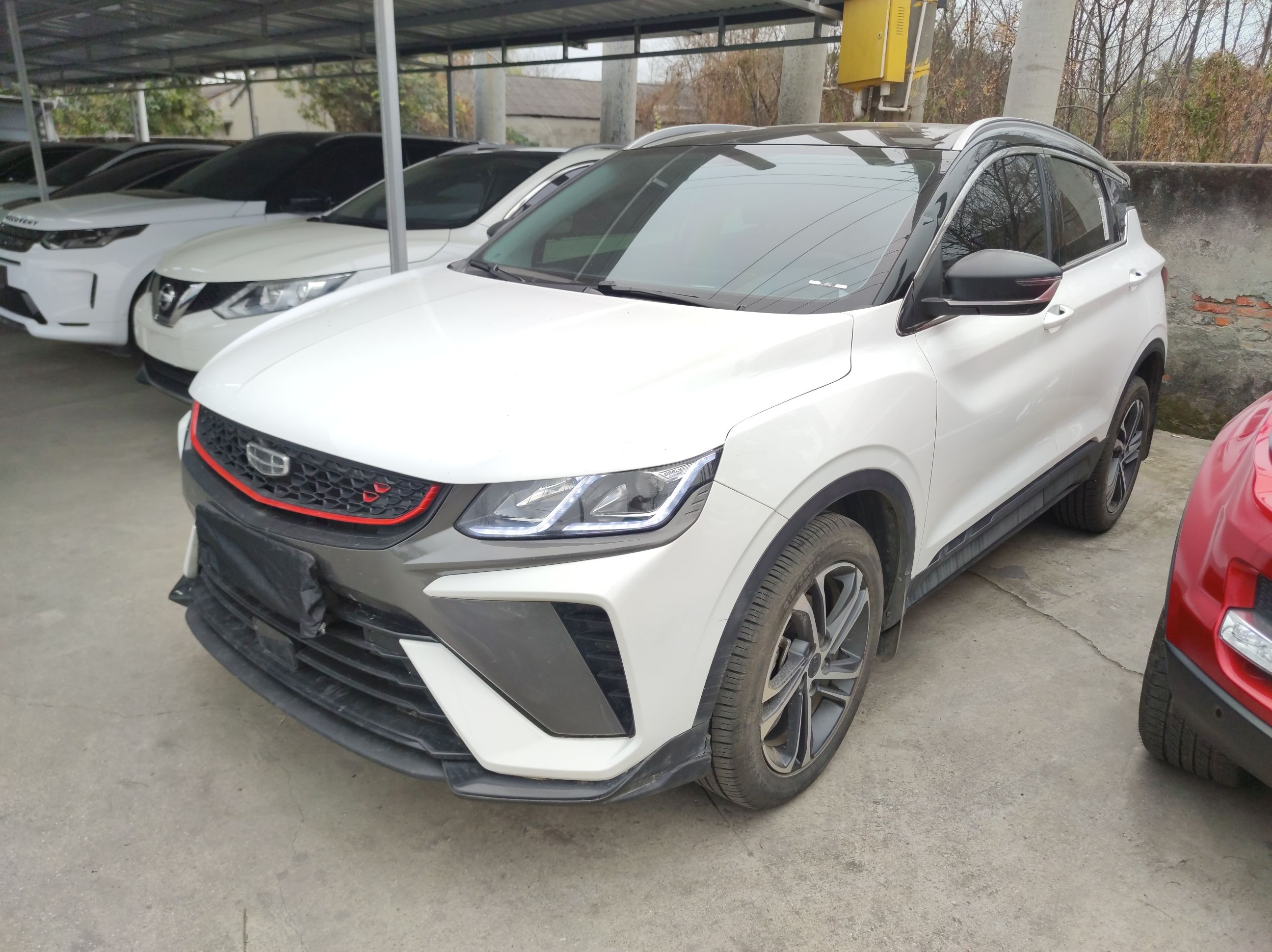 Под передней частью автомобиля