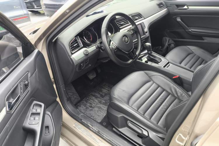 Used Volkswagen Lamando 2018 280TSI DSG Comfort Edition Driver Seat