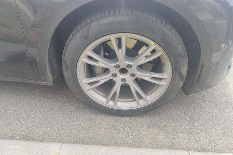 Used Tesla Model Y 2022 Rear-Wheel-Drive Version Right Front Wheel Hub