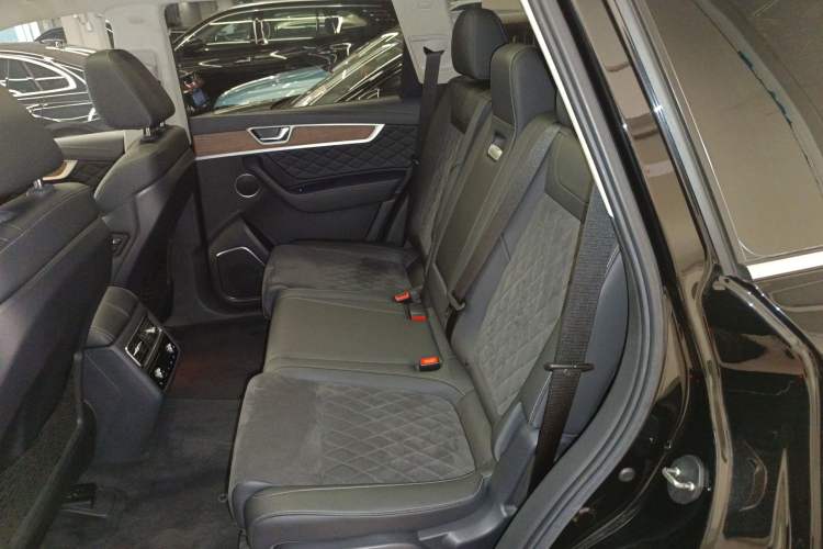 Used Hongqi HS7 2022 2.0T DCT Two-Wheel Drive Smart Connect Flagship Edition 7 Seats Left Rear Seat