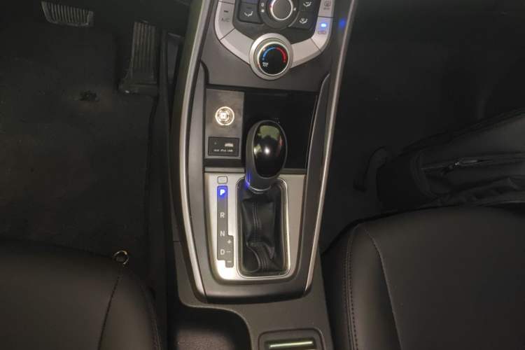 Used Hyundai Elantra (5th Generation / Langdong) 2016 1.6L Automatic Smart Version