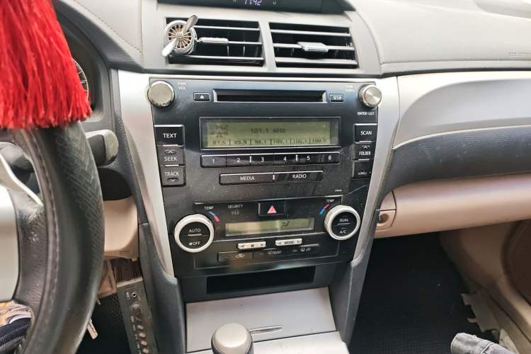 Used Toyota Camry 2012 Junrui 2.0S Radiant Edition Audio And AC Panel