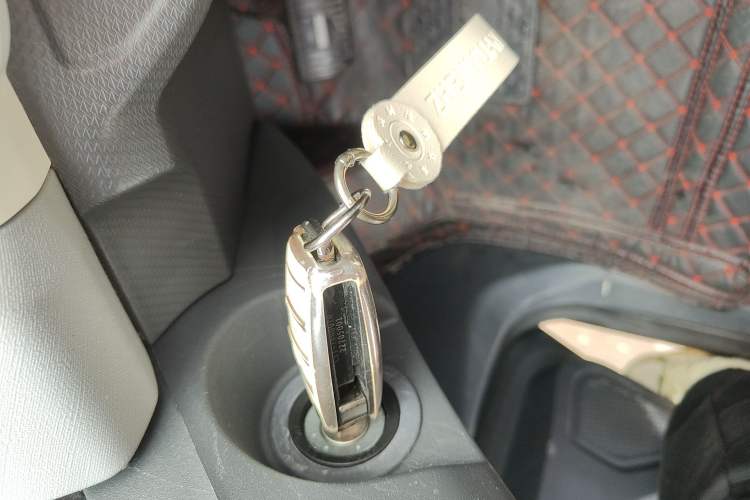 Used Chery QQ Ice Cream 2022 170km Sundae Phosphate Lithium-Ion Vehicle Key