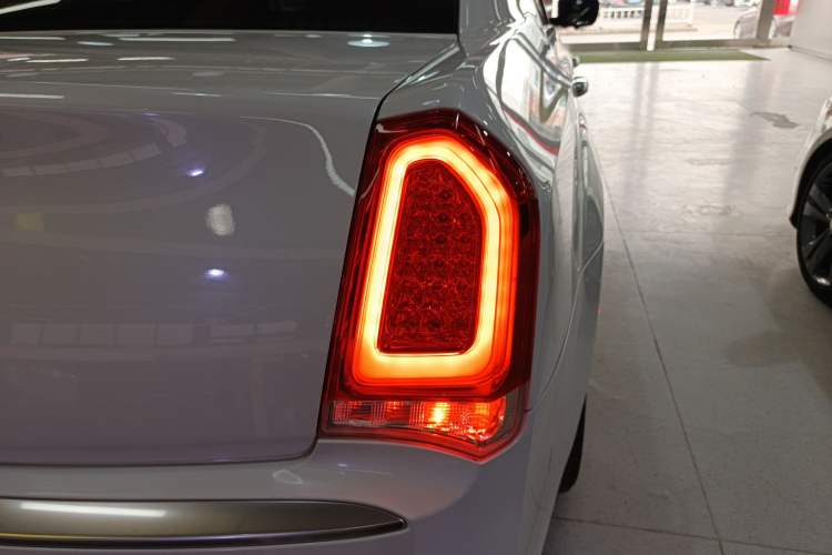 Used Chrysler 300C 2016 3.0L Supreme Edition