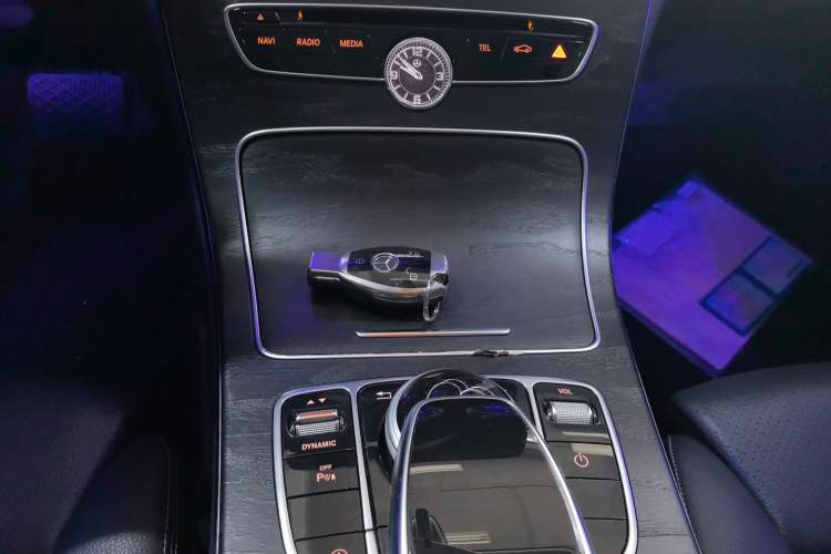 Used Mercedes-Benz C-Class 2015 Revised C 200 L Sport Edition Gear Lever