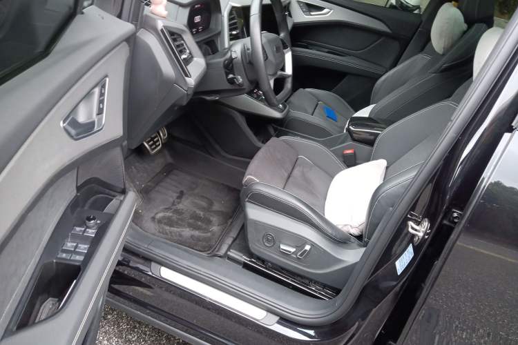 Used Audi Q5 e-tron 2023 40 e-tron Starry Edition Mecha Kit Driver Seat