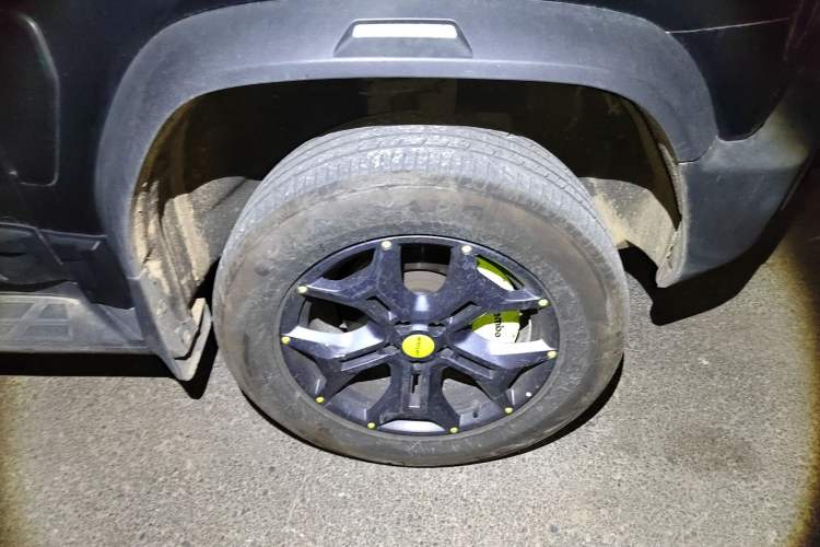 Used JETOUR Traveler 2023 2.0T All-Wheel-Drive CrossPRO Right Front Wheel Hub