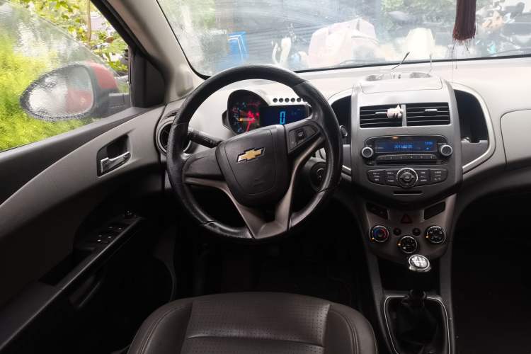 Used Chevrolet Aveo Sonic 2011 Sedan 1.6L Manual Transmission SX
