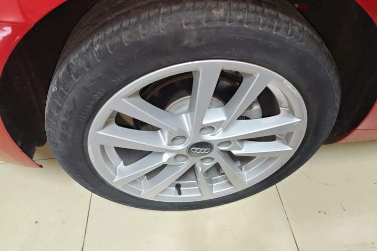 Used Audi A3 2020 Restyled Sportback 35 TFSI Entry-Level China VI Emission Standard Right Rear Wheel Hub