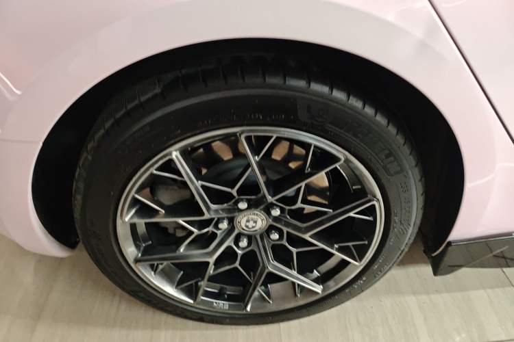 Used Tesla Model 3 2019 Standard Range Rear-Drive Upgraded Version Right Rear Wheel Hub