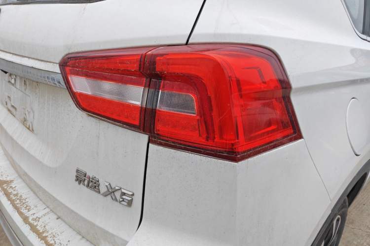 Used FORTHING Joyear X5 2017 1.6L CVT Luxury Model