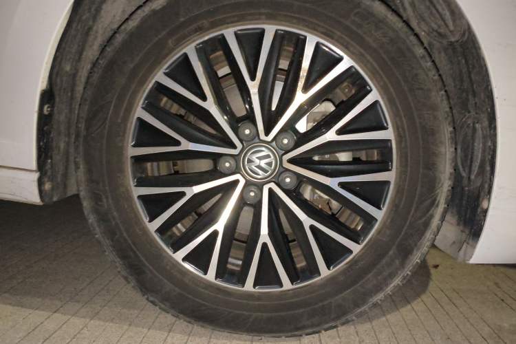 Used Volkswagen Sagitar 2019 200TSI DSG Comfort Version China VI Standard Right Front Wheel Hub
