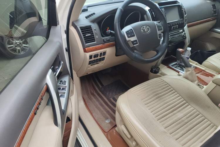 Used Toyota Land Cruiser 2012 4.6L Automatic VX-R