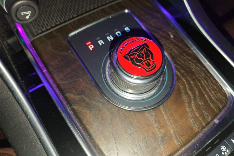 Used Jaguar XFL 2018 XFL 2.0T 250 PS Premium Edition
