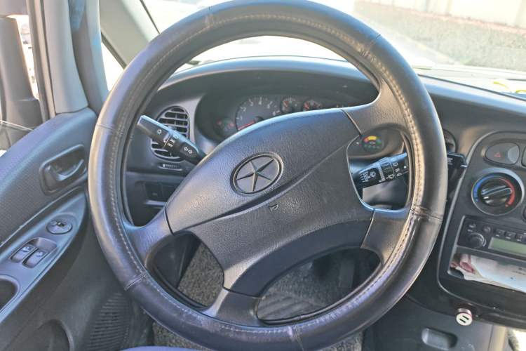 Used JAC Refine 2015 2.0L Shuttle Gasoline Long-Wheelbase Comfort Version HFC4GA3-3D