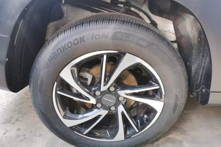 Used Dongfeng Fengon S560 2022 1.5T CVT Elite Version Right Rear Wheel Hub