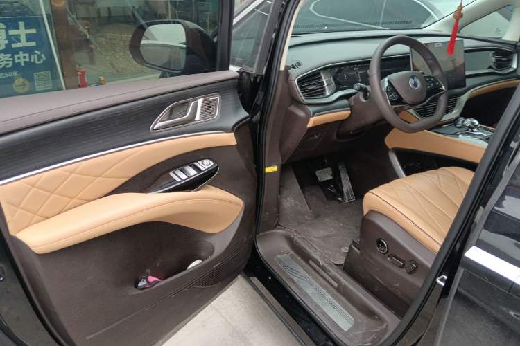 Used Denza D9 2024 DM-i 980 Four-Wheel Drive Flagship Model Driver Seat