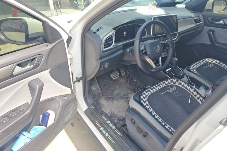 Used Volkswagen T-ROC 2023 300TSI DSG Two-Wheel-Drive Chen Guang Edition Driver Seat