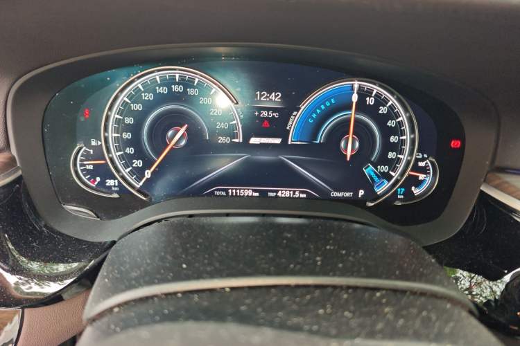 Used BMW 5 Series New Energy 2018 530Le Luxury Package Odometer Close Up