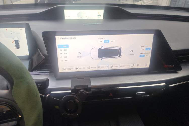 Used CHANGAN OSHAN Z6 2022 Blue Whale 1.5T DCT Smart Navigation Model
