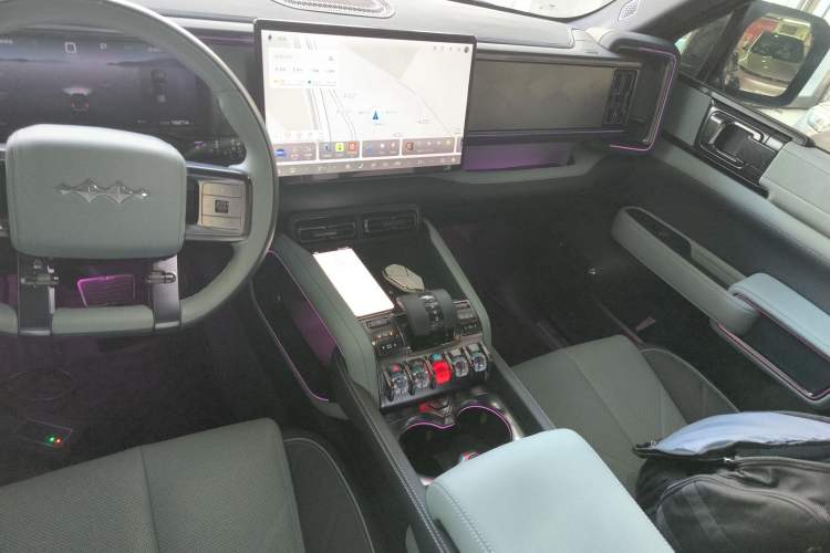 Used Formula Leopard 5 2023 Explore Edition